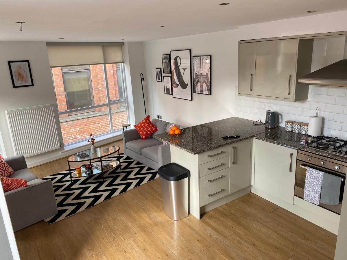 Central Leeds Townhouse With Private Roof Garden Sleeps 4 Exterior photo